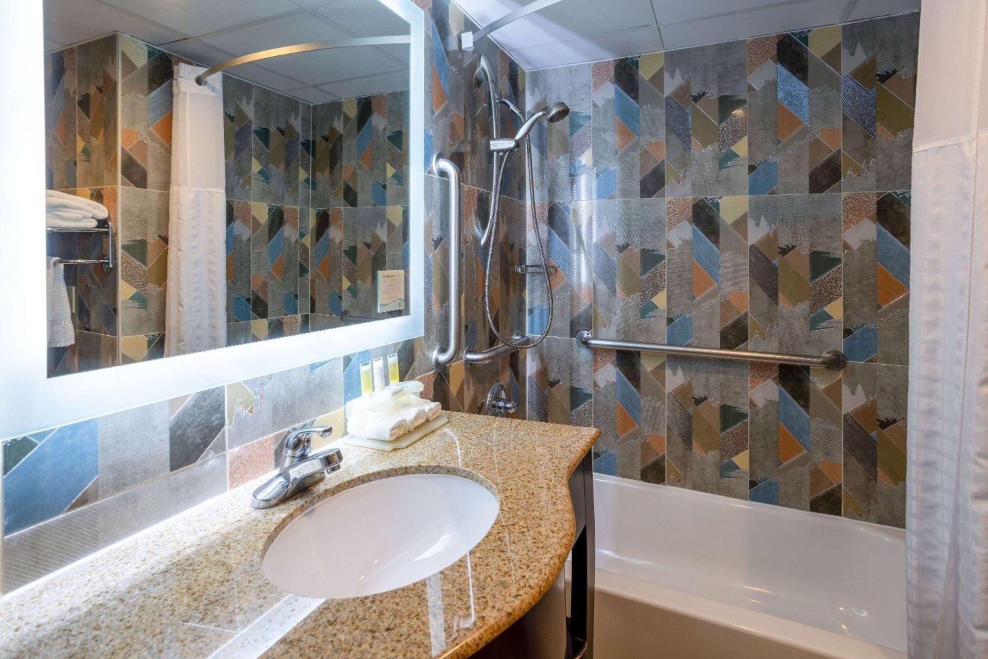 Days Hotel By Wyndham North Bergen Εξωτερικό φωτογραφία