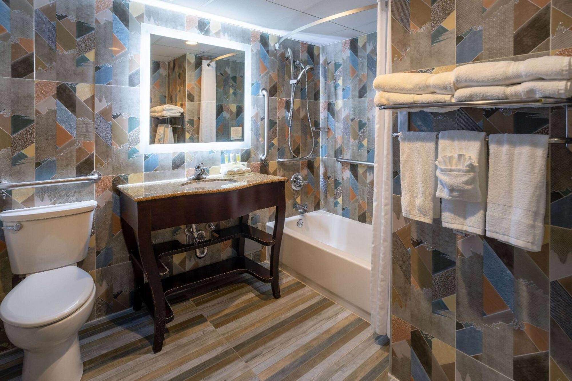 Days Hotel By Wyndham North Bergen Εξωτερικό φωτογραφία