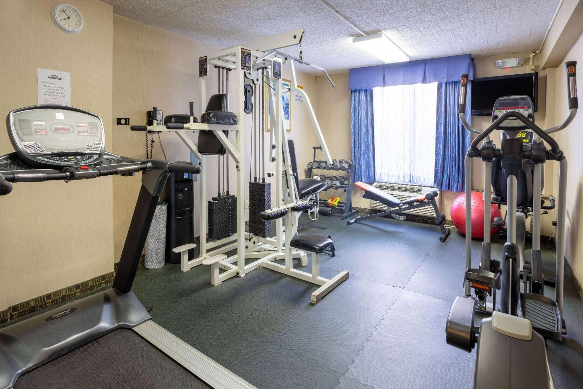 Days Hotel By Wyndham North Bergen Εξωτερικό φωτογραφία