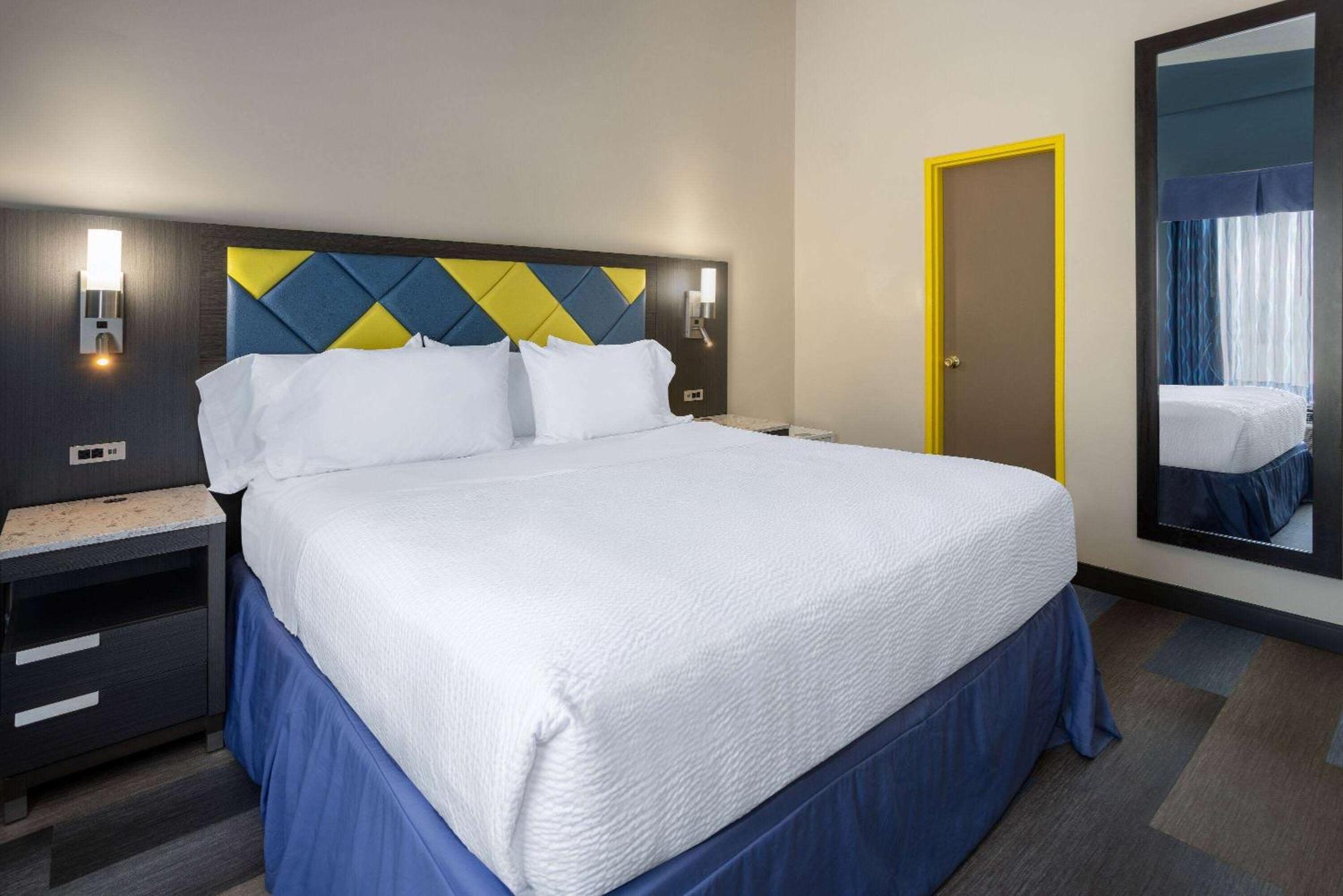 Days Hotel By Wyndham North Bergen Εξωτερικό φωτογραφία