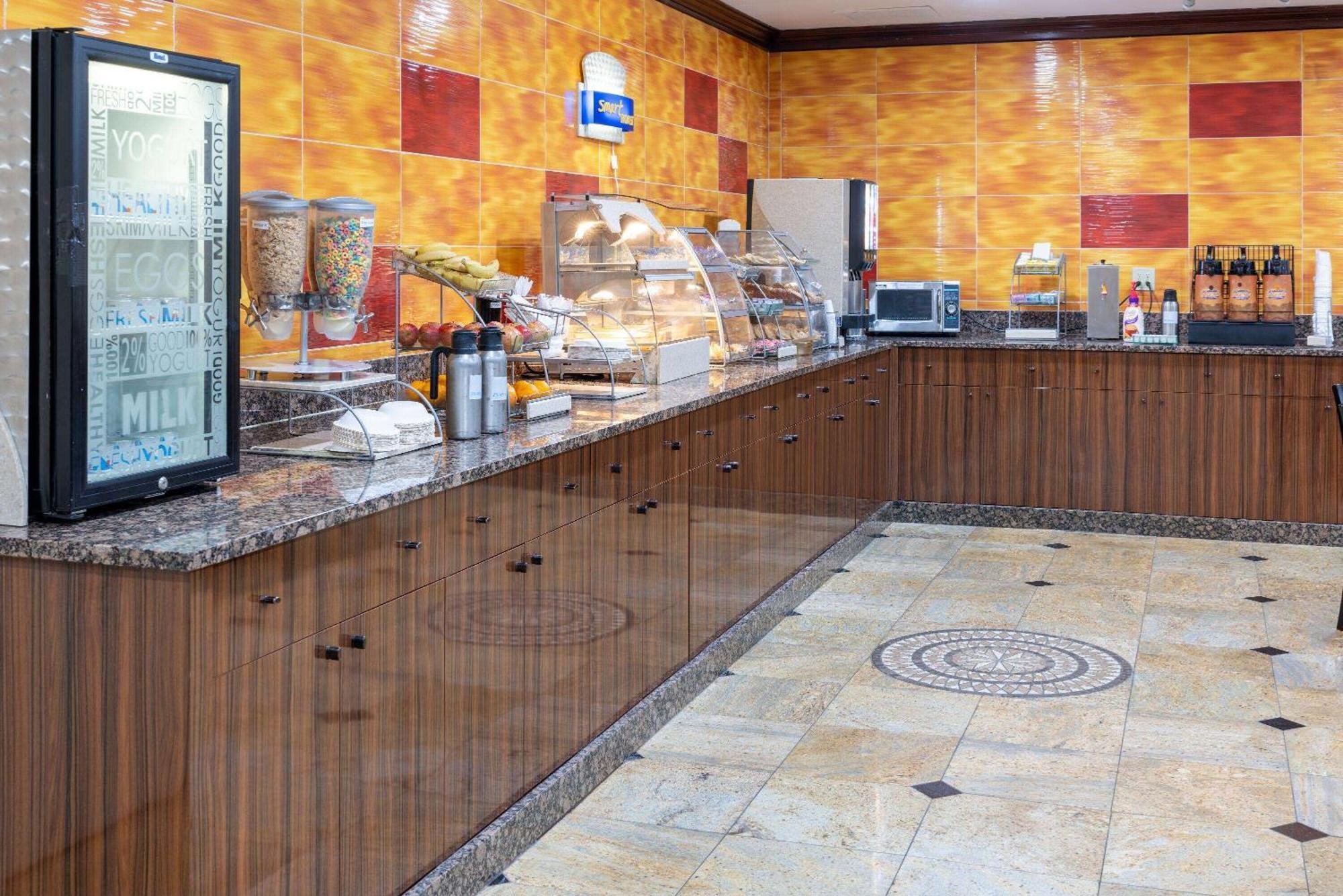Days Hotel By Wyndham North Bergen Εξωτερικό φωτογραφία