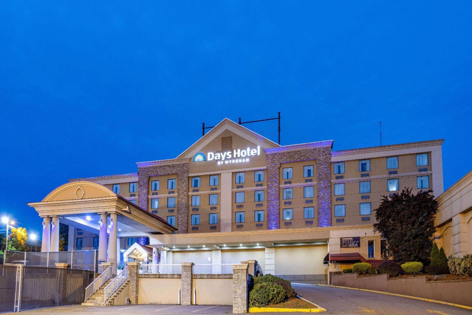Days Hotel By Wyndham North Bergen Εξωτερικό φωτογραφία
