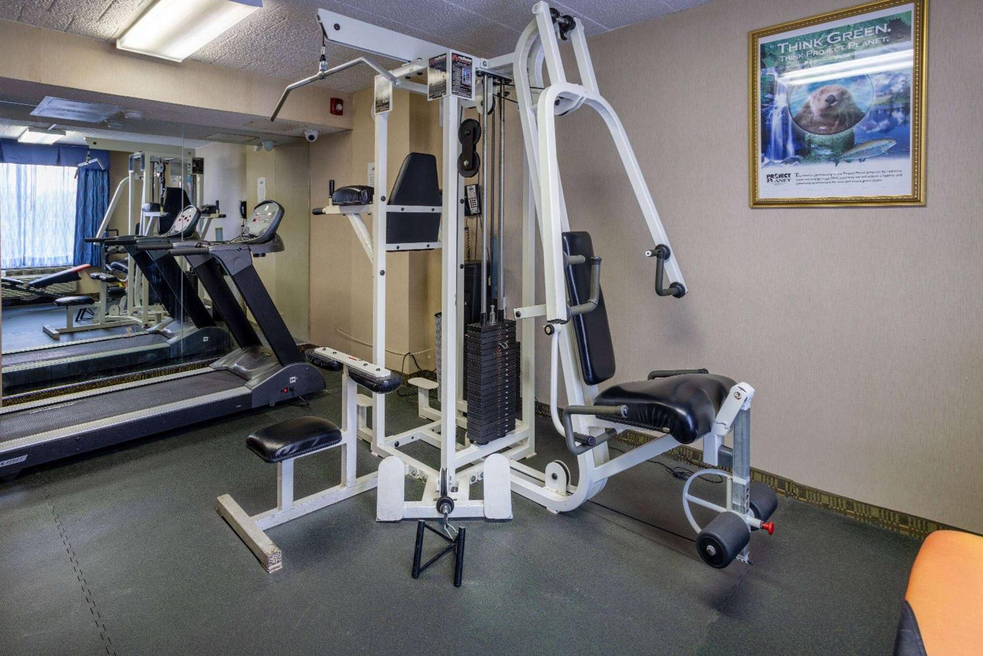 Days Hotel By Wyndham North Bergen Εξωτερικό φωτογραφία
