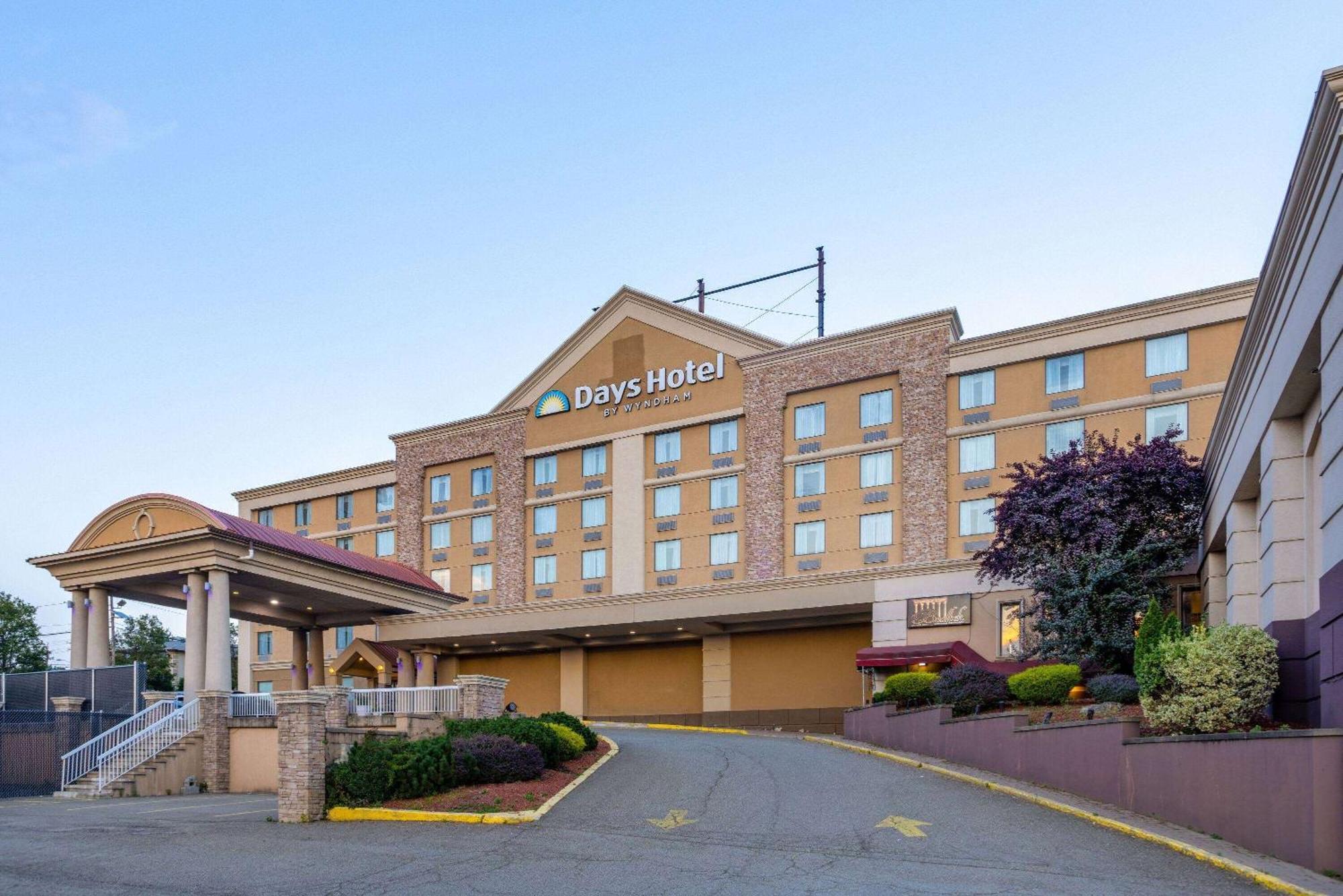 Days Hotel By Wyndham North Bergen Εξωτερικό φωτογραφία
